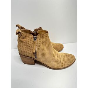 Dolce Vita Shoes Womens Perforated Booties with Stacked Heel Size 8.5